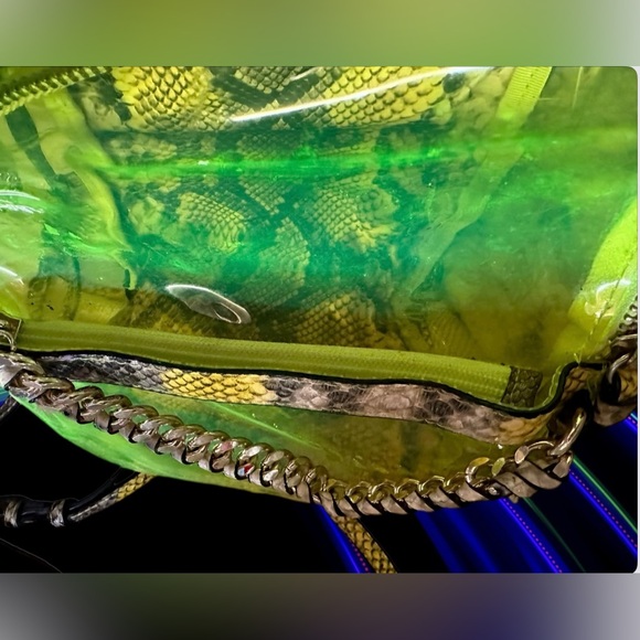 Victoria’s Secret Neon Green Vinyl & Snakeskin Pattern Backpack Bag w/Gold Chain - Picture 4 of 12